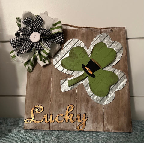 Rustic St Patrick’s Day Shamrock Sign